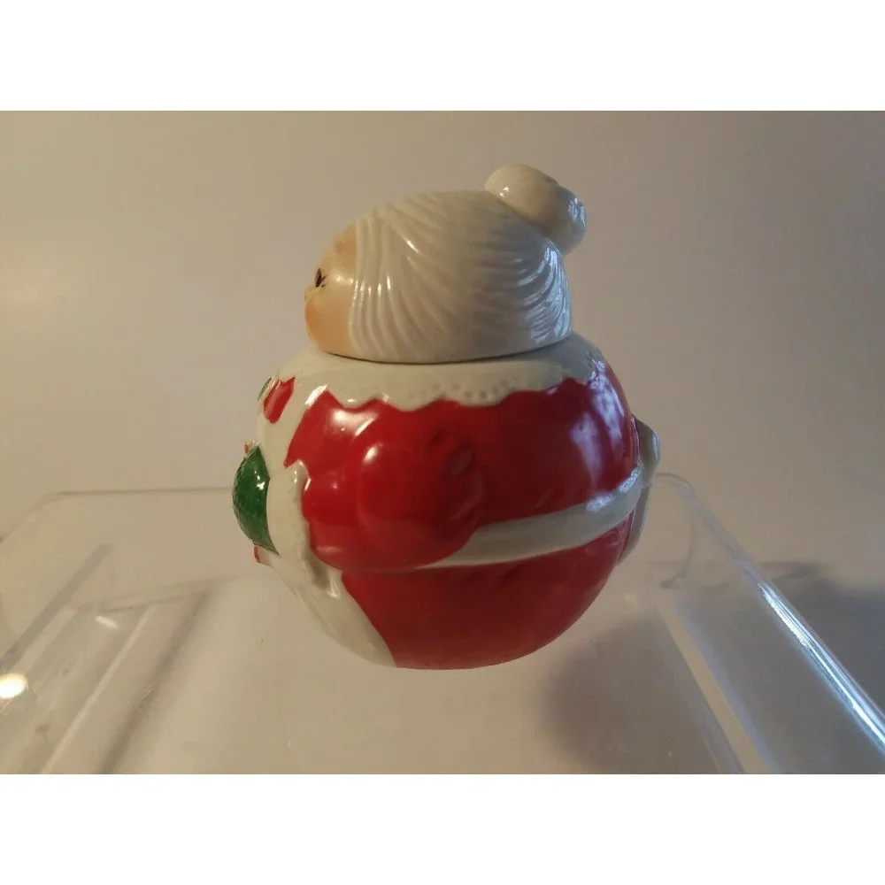 AVON Vintage Santa Claus Creamer and  Mrs. Claus Sugar Bowl w/Lid Set 1983
